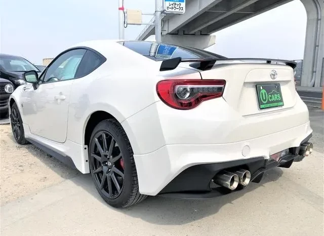 TOYOTA 86 2021 PEARL WHITE – GT LIMITED BLACK PACKAGE full