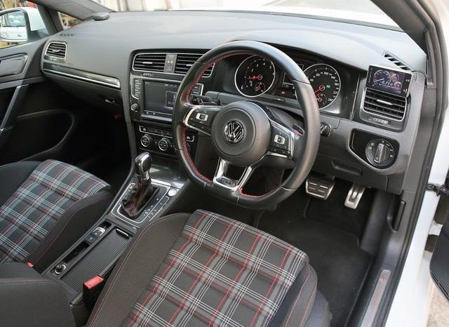 VOLKSWAGEN GOLF GTI full