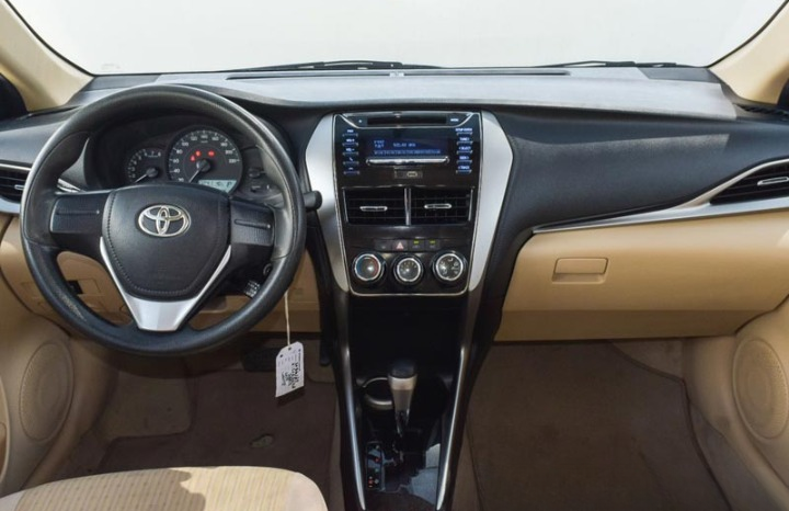 Toyota Yaris SE 2019 full