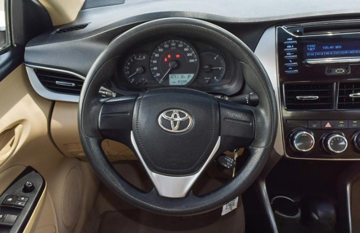 Toyota Yaris SE 2019 full