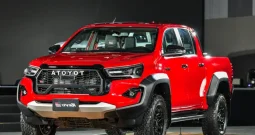 TOYOTA HILUX RED 2024