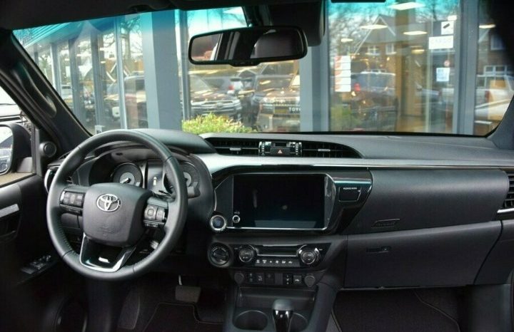 Toyota Hilux 2.8 X-TRA CAB  2025 Automatic full