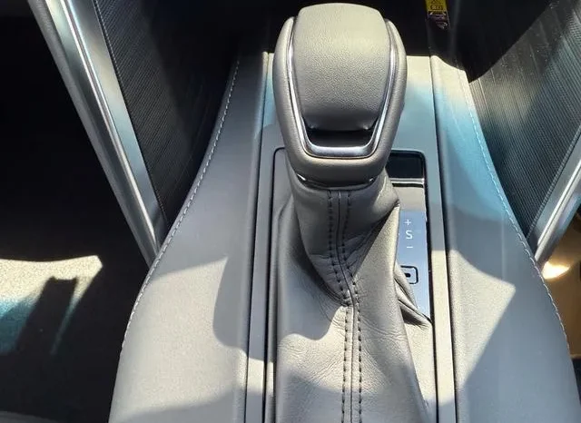 Toyota Harrier 2025 Pearl White Z leather full