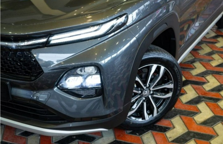 Toyota Taisor V AT Turbo 2025 1.0 Smart Hybrid full