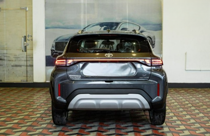 Toyota Taisor V AT Turbo 2025 1.0 Smart Hybrid full