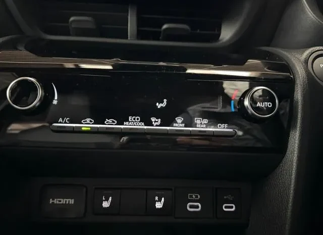 TOYOTA YARIS CROSS HYBRID Z 2025 full