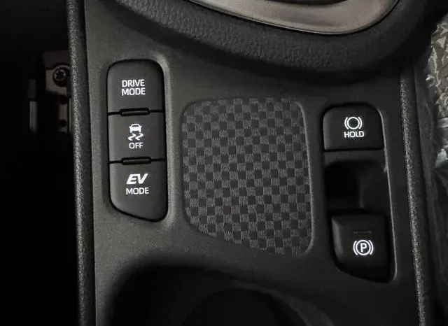 TOYOTA YARIS CROSS HYBRID Z 2025 full