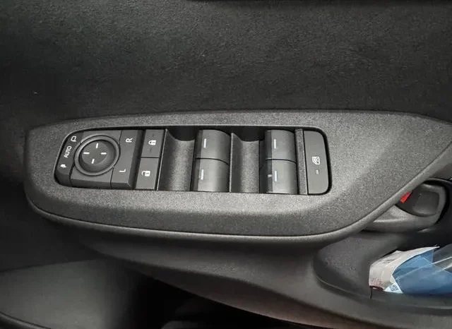 TOYOTA YARIS CROSS HYBRID Z 2025 full