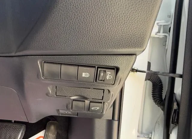 TOYOTA COROLLA CROSS HYBRID – 2022 PEARL WHITE full