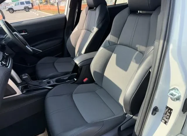 TOYOTA COROLLA CROSS HYBRID – 2022 PEARL WHITE full